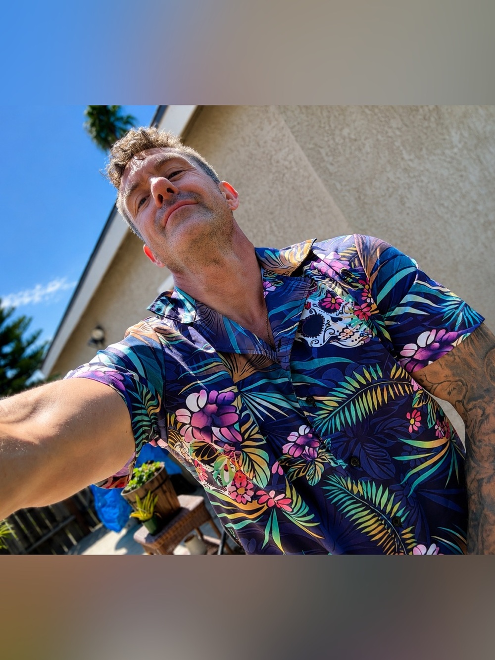 Men’s Tropical Hawaiian Sugar Skull Button-Up Shirt Size L Navy Floral Print